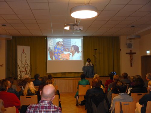 2016_03_08_lesung_fadumo_korn_internationaler_frauentag (3).jpg